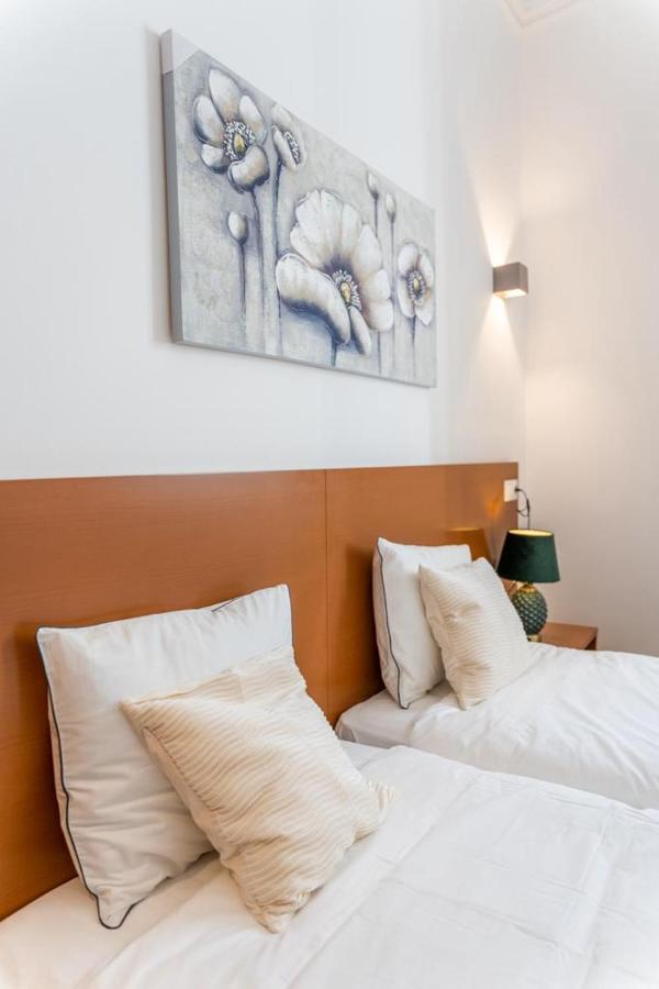 Guest House - Palacio Diana Evora Bagian luar foto
